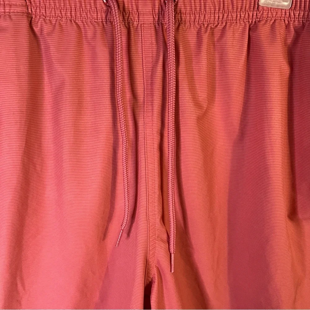 Vineyard Vines side pockets